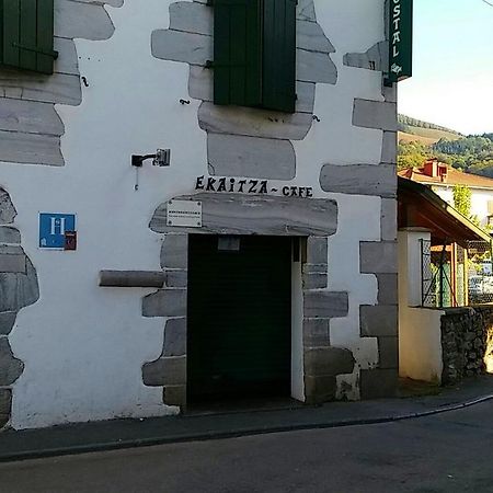 Hostal Ekaitza Hotel Lesaka Exterior photo